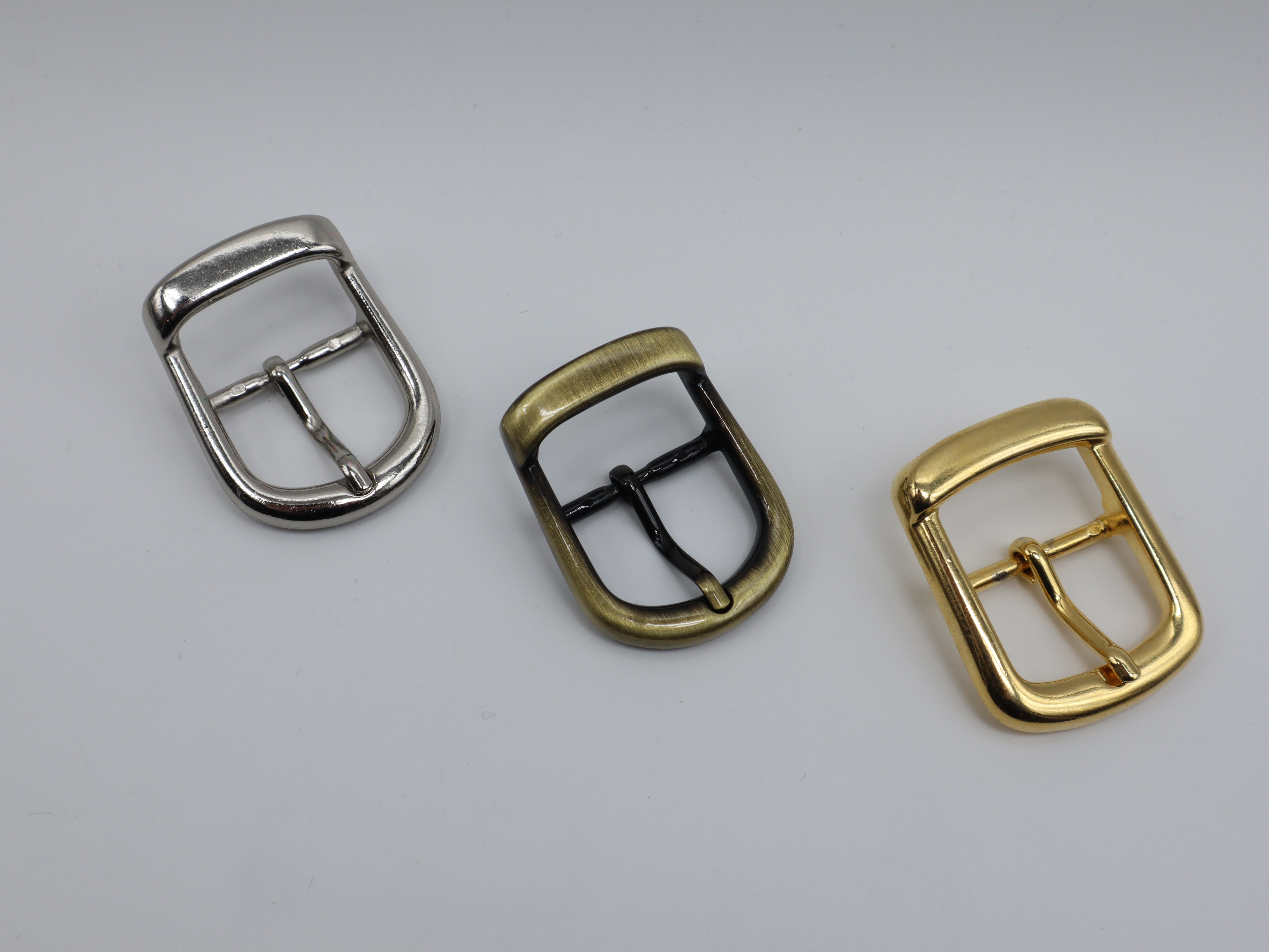 Boucles pour maroquinerie et vêtement