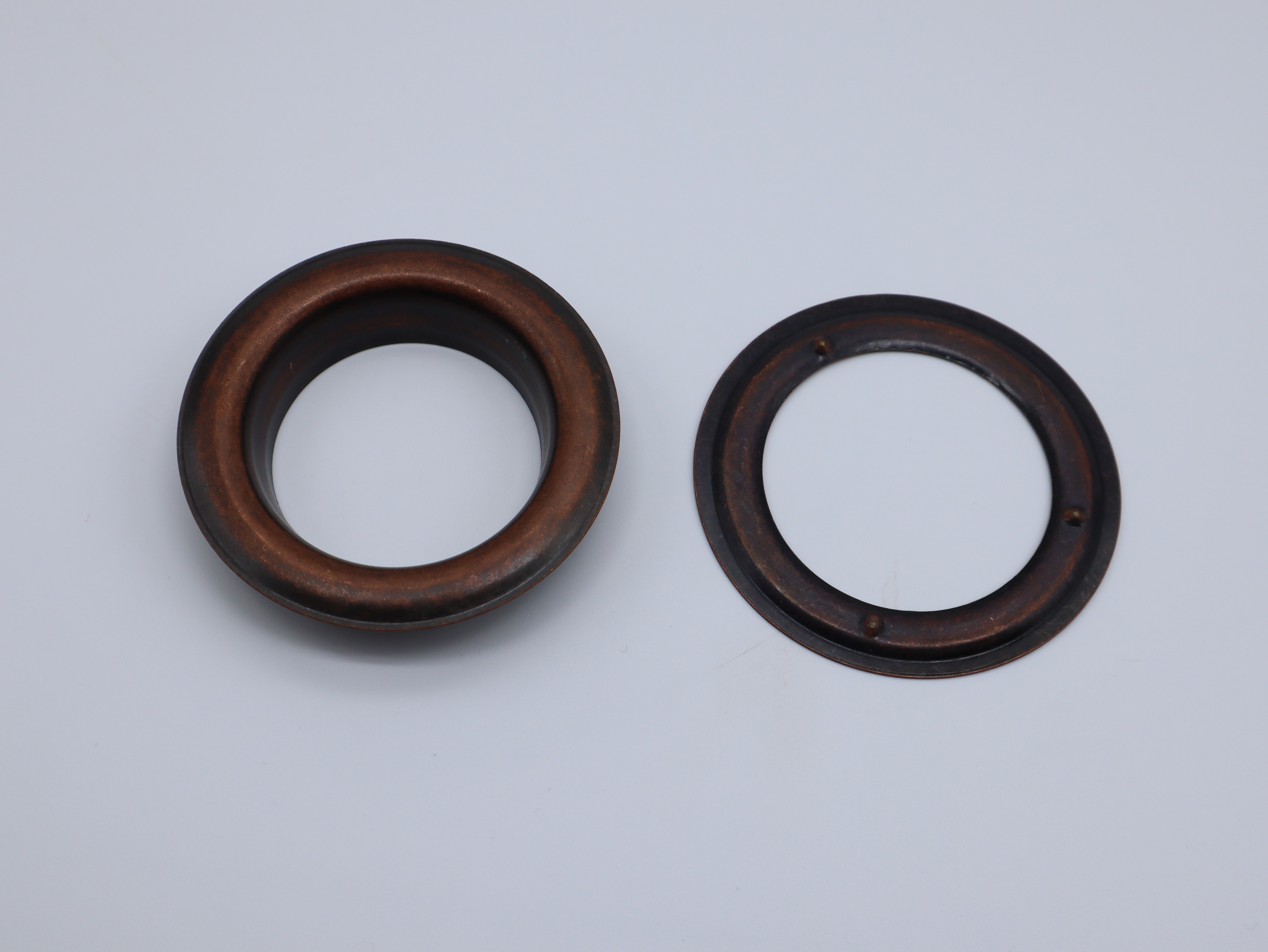 Oeillets et outils de pose