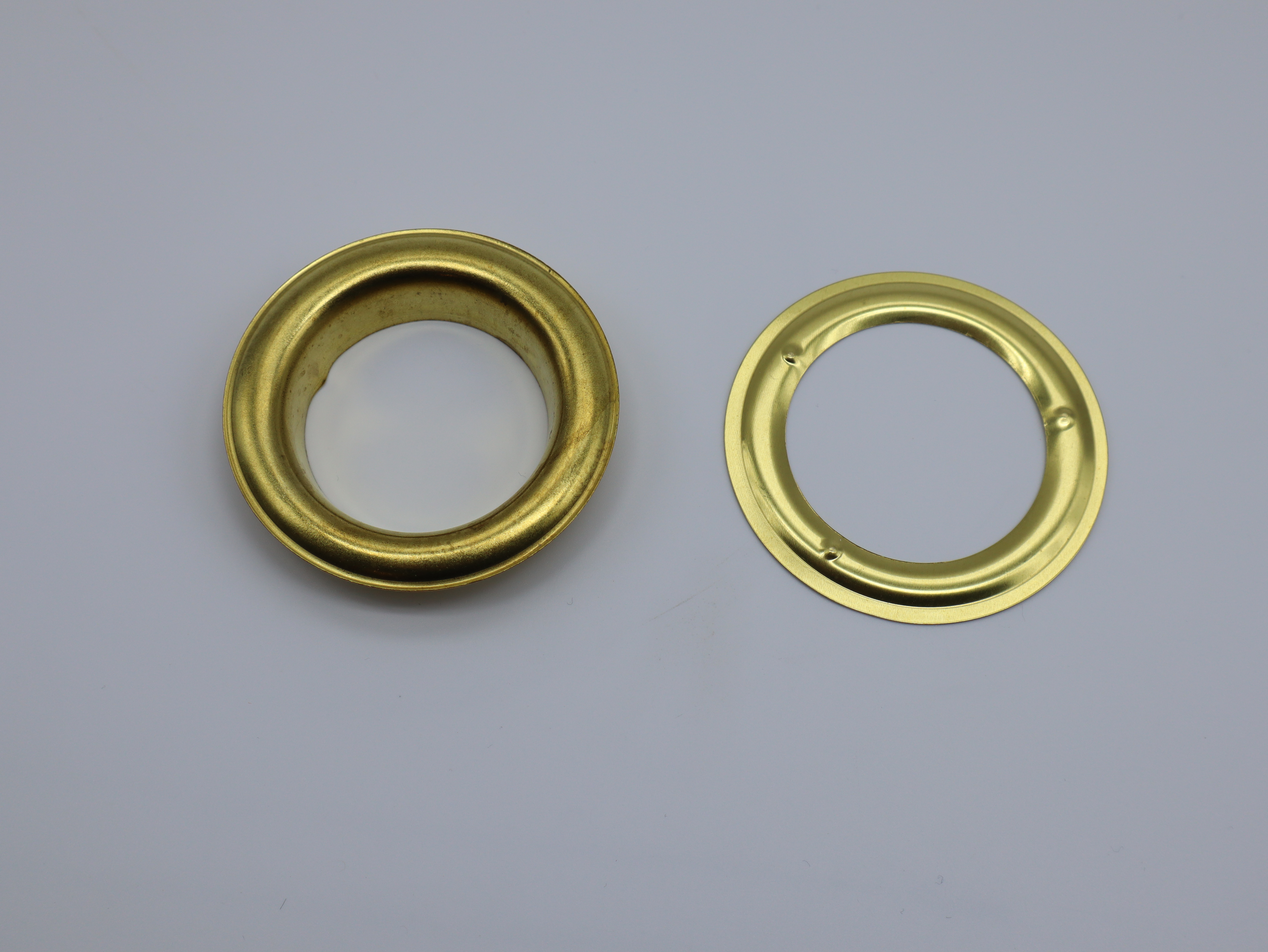 Oeillets et outils de pose