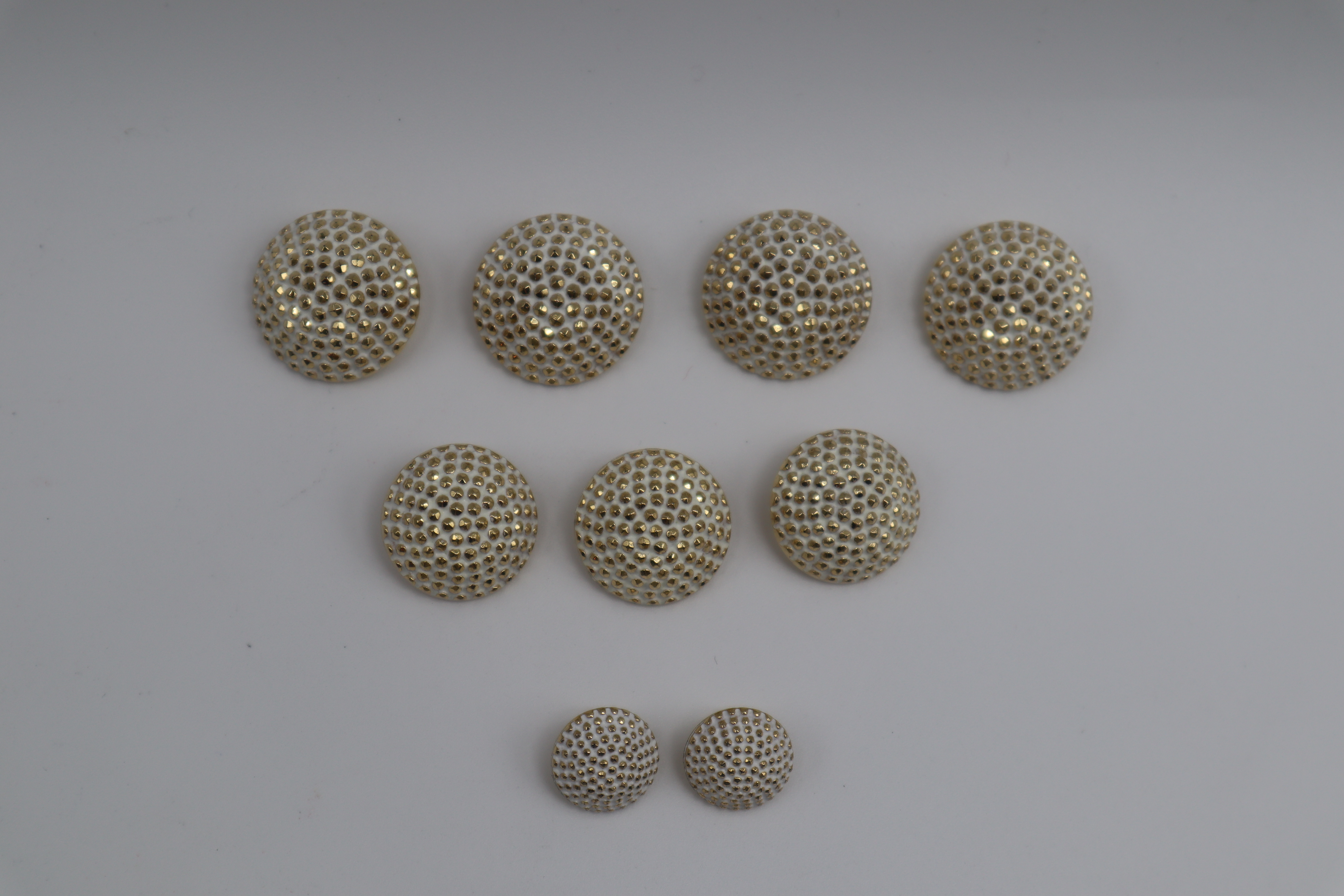 Boutons à coudre par pièces ou par quantités, large gamme des modèles, tailles, et couleurs