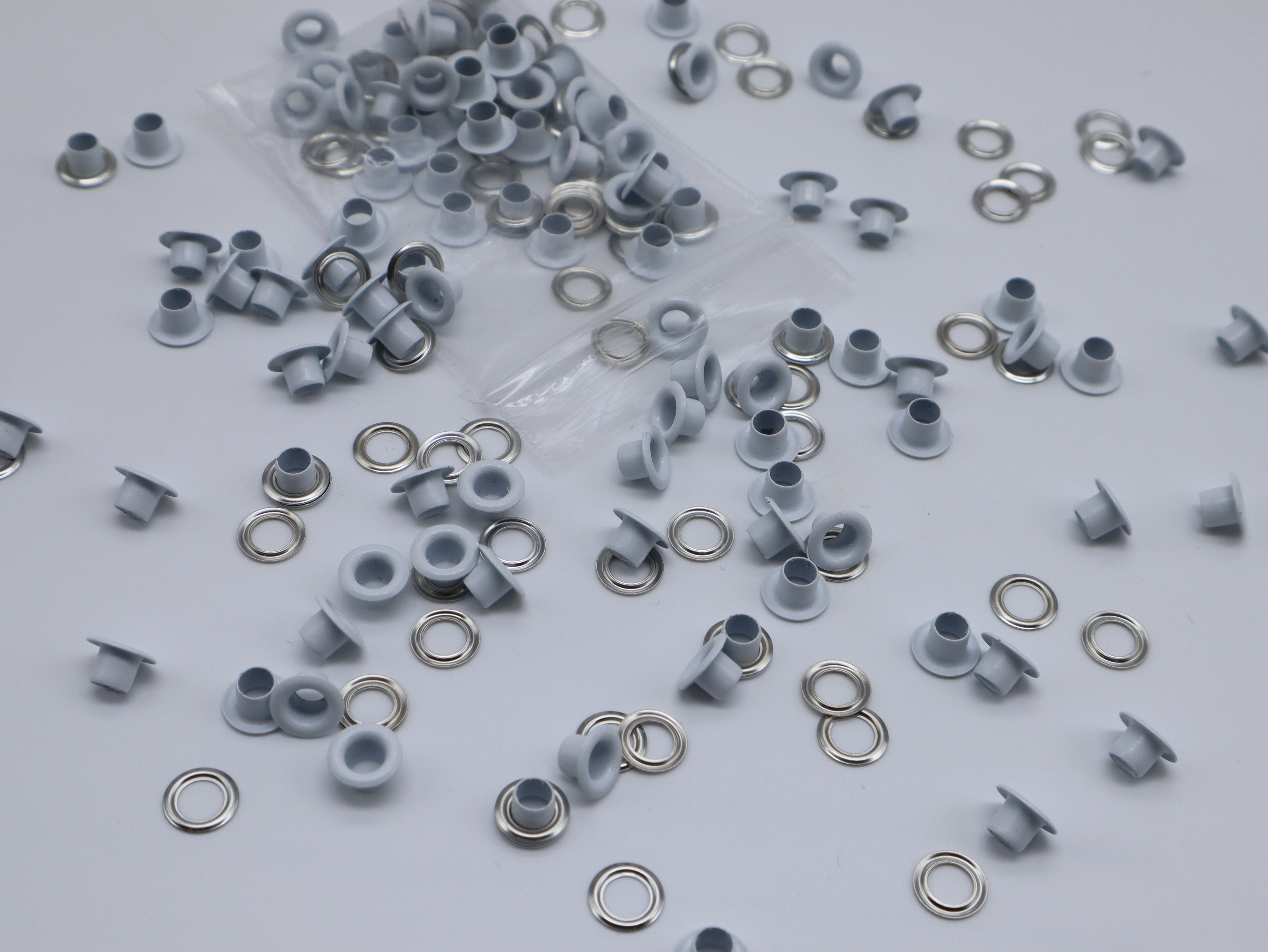 Oeillets et outils de pose