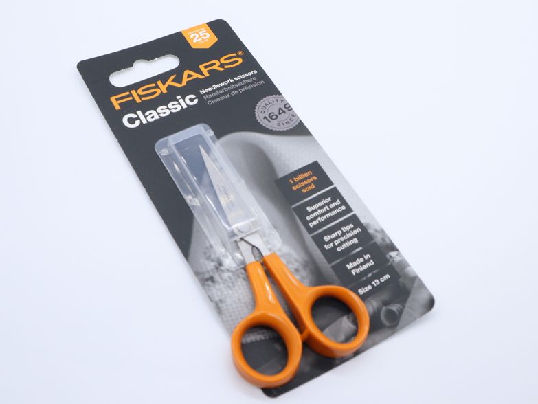 Fiskars 97047397J Ciseaux de couture pour débutants 17,8 cm : :  Cuisine et Maison